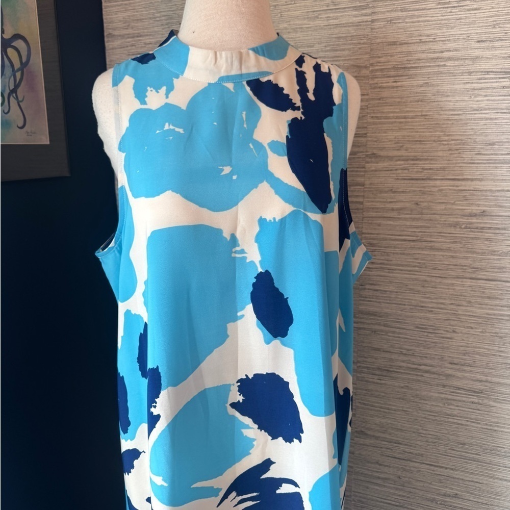 Mud Pie Light Blue/navy floral sleeveless dress. Slits on side.keyhole back Sz L - Picture 4 of 9